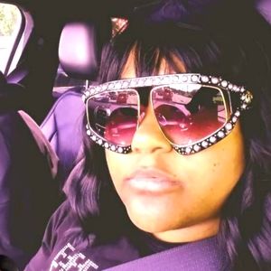 Meet your Posher, Bonita